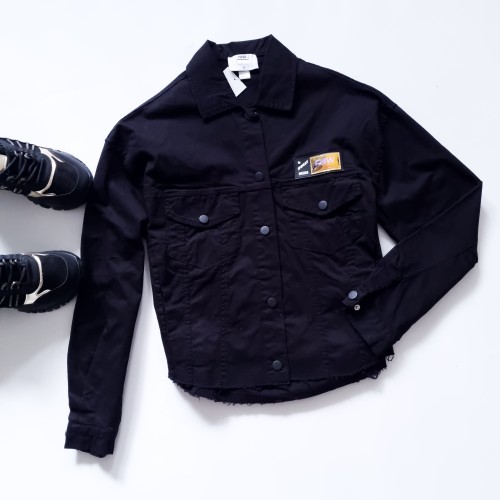 RAW - CZARNA MATERIAŁOWA KURTKA Z APLIKACJĄ