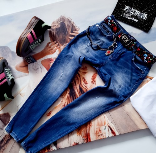 PUCCIHINO - JEANSY BOYFREND Z KOLOROWYM PASKIEM