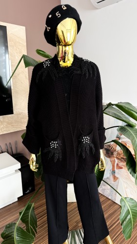 CZARNY KRÓTKI KARDIGAN - PIÓRKA - CYRKONIE