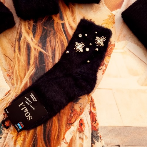 CZARNE SKARPETKI Z FUTRA NORKI Z MUCHĄ