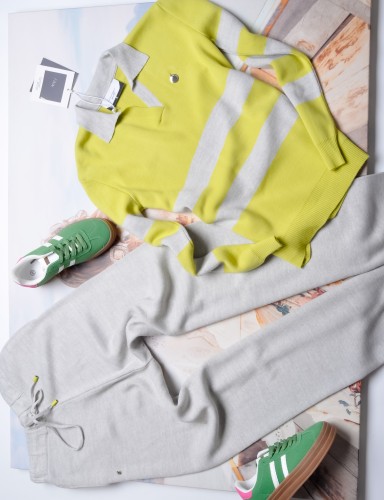 RAW - SZARY DZIANINOWY KOMPLET Z ZIELONYM AKCENTEM