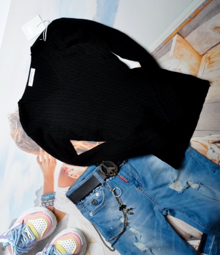 CZARNY SWETEREK Z WARKOCZOWYM SPLOTEM