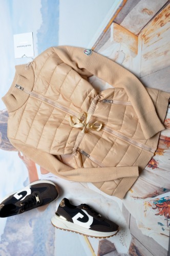 KARMELOWA BLUZA Z DZIANINOWYMI RĘKAWAMI