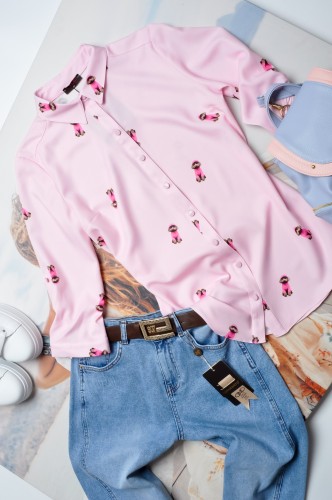 RÓŻOWA KOSZULA W PRINT UROCZYCH PUDELKÓW