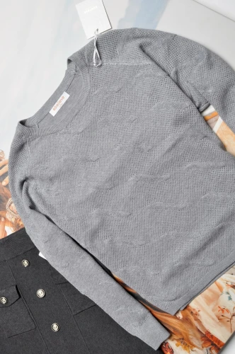 SZARY SWETER ZE WZORKAMI