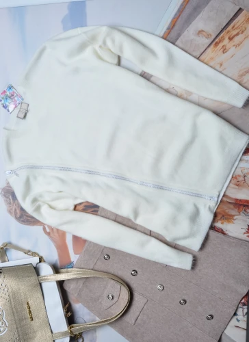 SOGO - SWETER BIAŁY Z ZAMKIEM