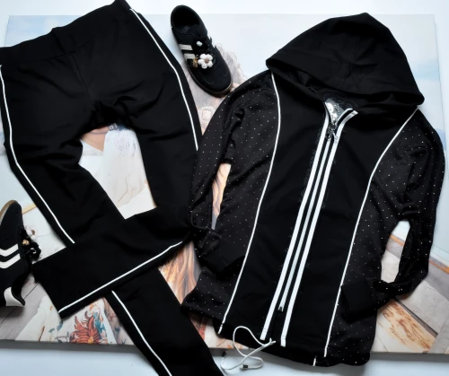 EZE - CZARNY DRES POSYPANY CYRKONIAMI - BIAŁE LAMPASY