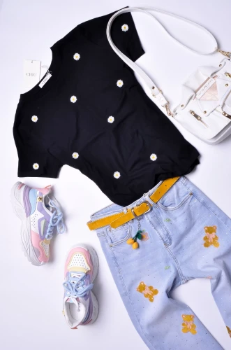 CZARNA BLUZKA - STOKROTKI