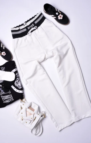 MINT - BIAŁE SPODNIE Z SZEROKĄ NOGAWKĄ I CZARNĄ GUMKĄ