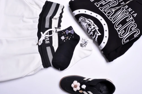 SKARPETKI CZARNE - KOKARDKA - CYRKONIE