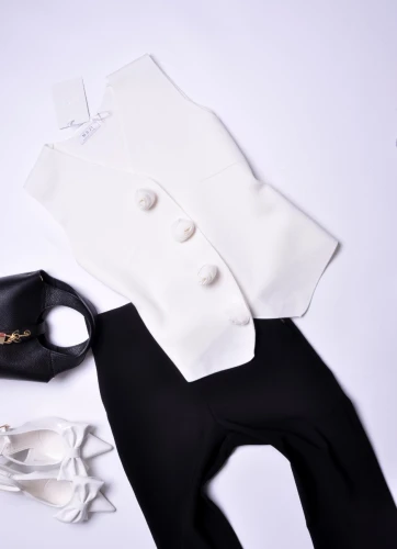 BIAŁA DZIANINOWA KAMIZELKA - KWIATUSZKI