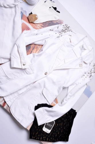 DI'SHE - BIAŁA  JEANSOWA MARYNARKA - CYRKONIE