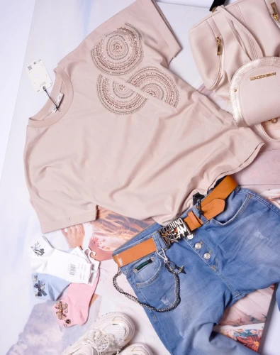 MINT - BEŻOWA BLUZKA - CYRKONIOWA APLIKACJA 