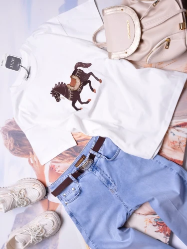 MINT - BIAŁA BLUZKA - HAFTOWANY KOŃ - KORALIKI