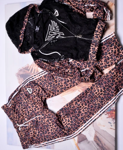 T.A.T.U. - BRĄZOWY DRES Z MOTYWEM CĘTEK 3 CZĘŚCIOWY - KORONKA