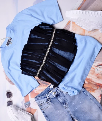 ZANARDI - NIEBIESKA BLUZKA ZDOBIONA CZARNĄ SIATECZKĄ