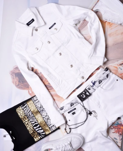 PUCCIHINO - BIAŁA JEANSOWA KURTKA 