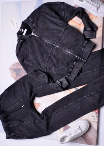 SZARY DRES - ZAMEK - ZŁOTY EMBLEMAT