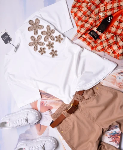 MINT - BIAŁA BLUZKA - WYSZYWANE KWIATY Z KORALIKAMI