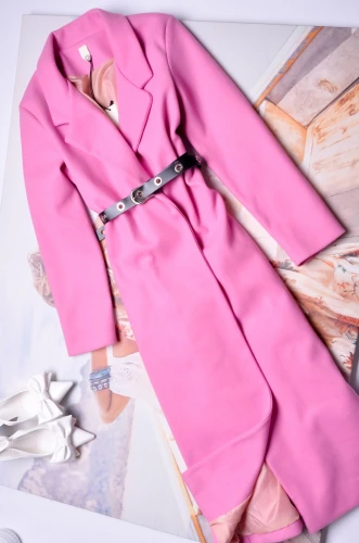 RÓŻOWY PŁASZCZ Z PASECZKIEM