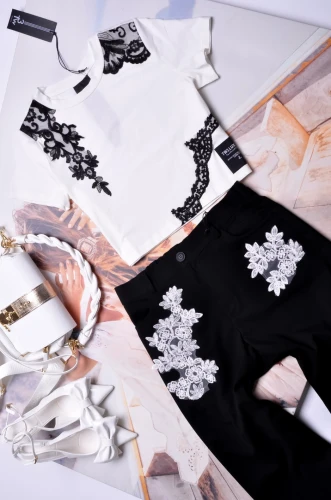 TW3 - BIAŁA BLUZKA - CZARNA KORONKA