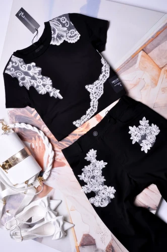 TW3 -CZARNA BLUZKA - BIAŁA KORONKA