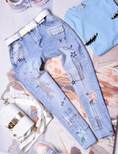 DI'SHE - JEANSOWE SPODNIE Z NASZYWKAMI - MOM FIT 