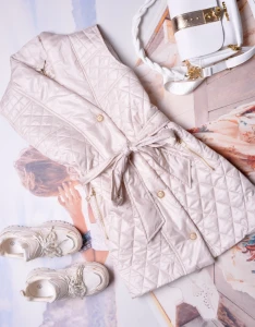 EZE - KAMIZELKA - CHŁODNY BEŻ - ZŁOTE GUZIKI - PASEK