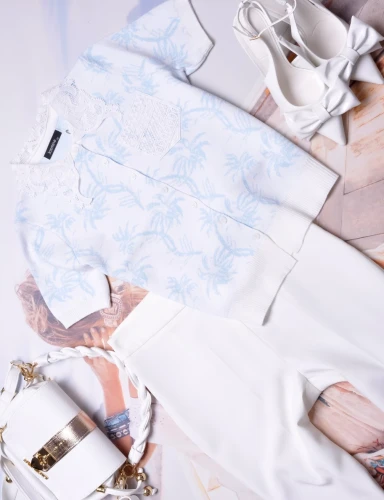 BIAŁY SWETEREK - BŁĘKITNE PALMY - HAFTOWANY KOŁNIERZ