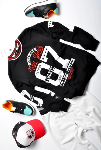 MINT - CZARNA BLUZA - CZERWONY NAPIS