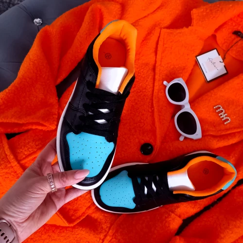 CZARNE SNEAKERSY - NIEBIESKIE WSTAWKI