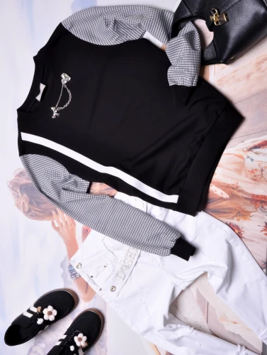 SOGO - CZARNA BLUZA - RĘKAWY W PEPITKĘ