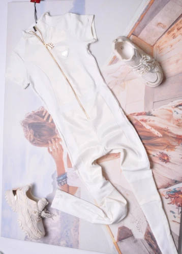 T.A.T.U. - BIAŁO- ZŁOTY KOMBINEZON W PRĄŻEK