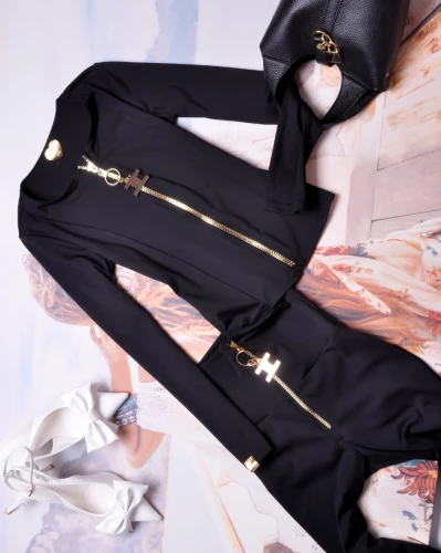 LA DIVA - CZARNA BLUZA NA ZAMEK