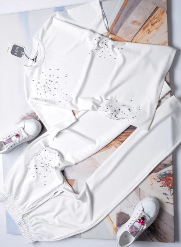 MINT - BIAŁY DRES ZDOBIONY CYRKONIAMI