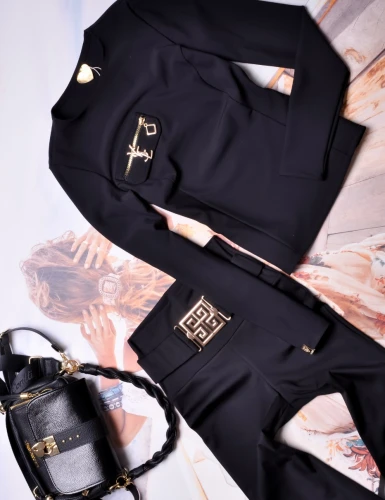 LA DIVA - CZARNA PRĄŻKOWANA BLUZKA