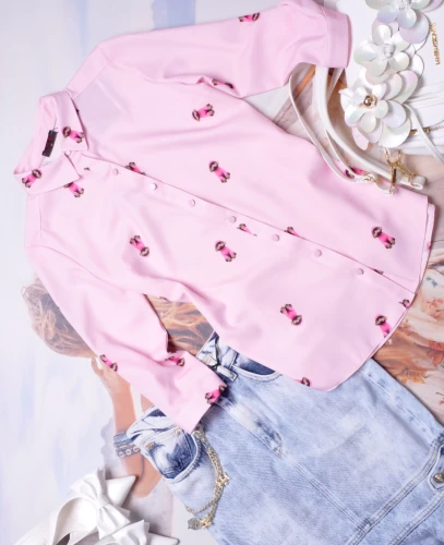 RÓŻOWA KOSZULA W PRINT UROCZYCH PUDELKÓW