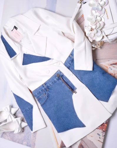 T.A.T.U. -   BIAŁY PŁASZCZ Z JEANSOWĄ WSTAWKĄ