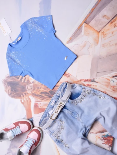 DI'SHE - KRÓTKA NIEBIESKA BLUZKA PRĄŻKOWANA Z CYRKONIAMI'
