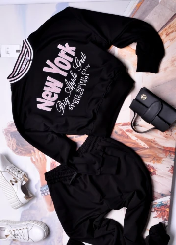 MINT - KRÓTKA CZARNA BLUZA  - NEW YORK'