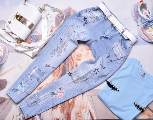 DI'SHE - JEANSOWE SPODNIE Z NASZYWKAMI I PASKIEM - MOM FIT' 