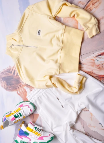 MINT - KRÓTKA ŻÓŁTA BLUZA - ŚCIĄGACZE - ZAMECZEK