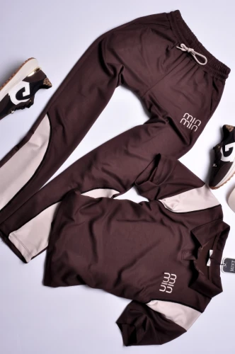 MINT - CZEKOLADOWY DRES - BEŻOWE NAPISY - MIN MIN